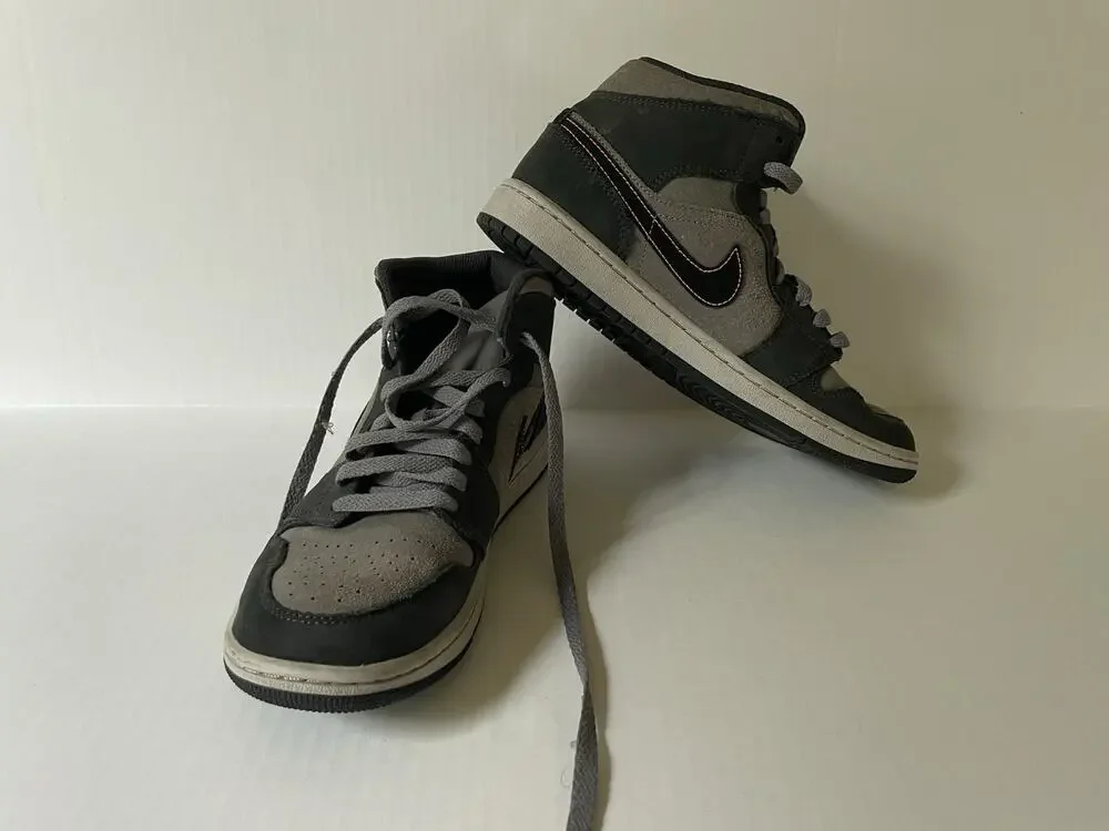 Size 7.5 - Air Jordan 1 SE Mid Night Stadium